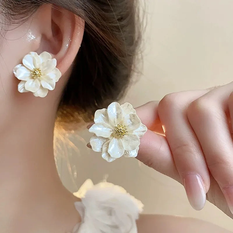Boucles d'oreilles chic en acrylique blanc